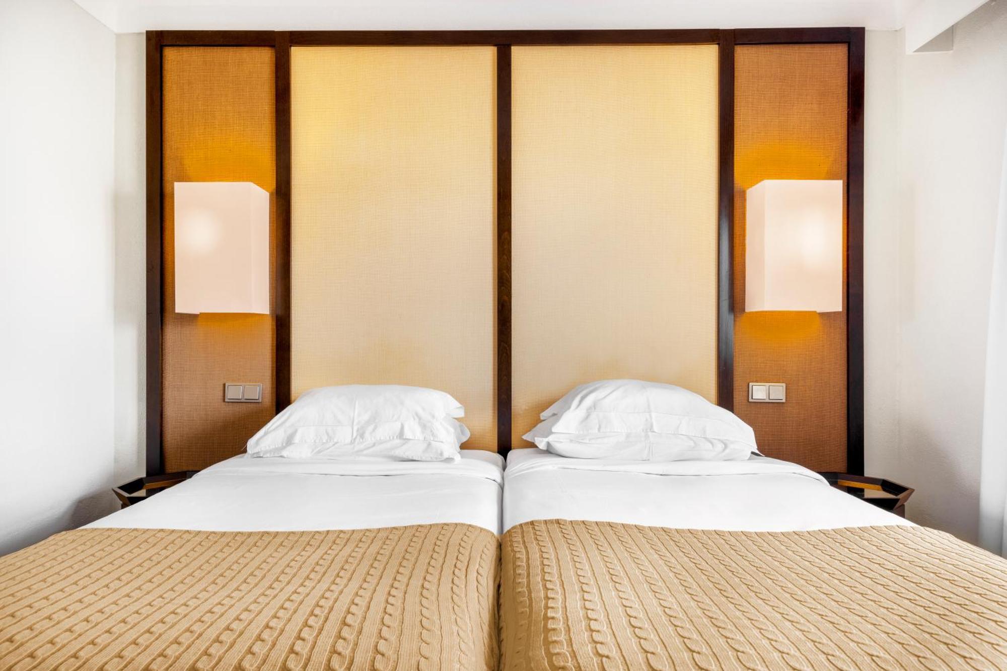 Quarto com Cama de Casal ou 2 de Solteiro e Vista da Cidade